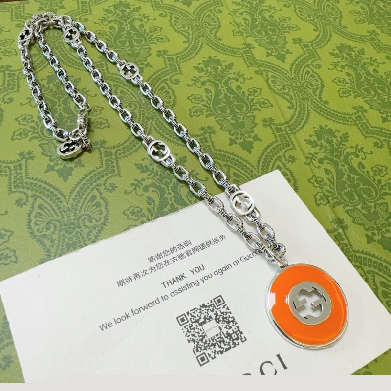 G*u*i necklaces